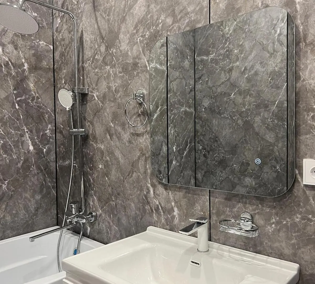 Trendy Apartment #109 Almaty